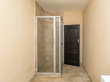 3 Bedroom Flat & Apartment