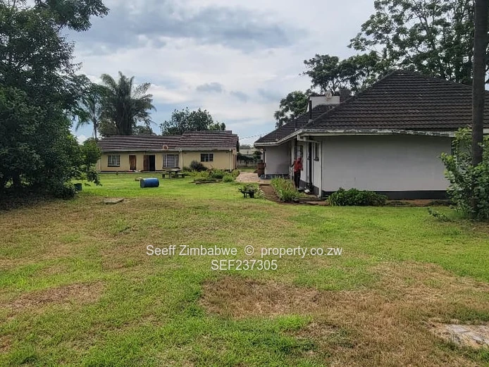 Marlborough: 4-Bed Home on 9070m² with Borehole & Gardens