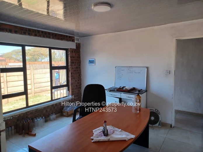 Hillside Rd Ext Industrial: 450m² Warehouse