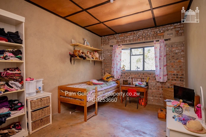 Beautiful Four- Acre Property In Cromlet
