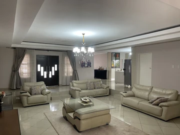 6 Bedroom House