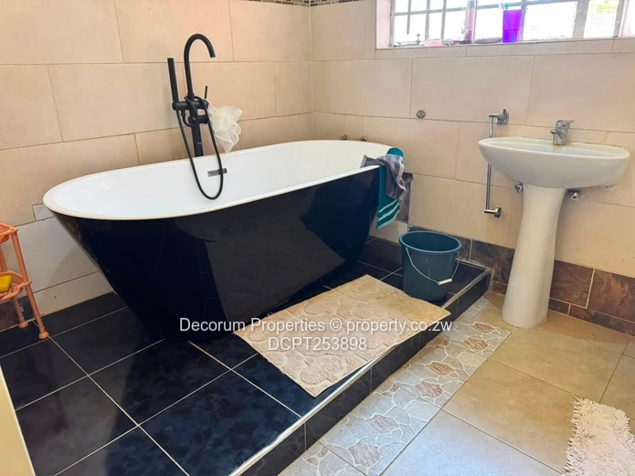 House For Sale: Borrowdale  Quinnington  (Sole Mandate)