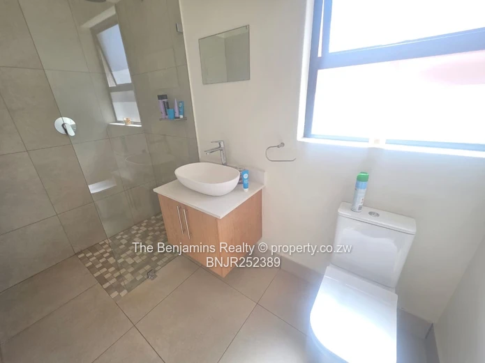 Up Market Townhouse In Newlands