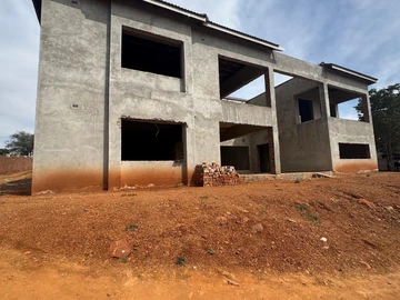 6 Bedroom House
