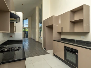 3 Bedroom Flat & Apartment