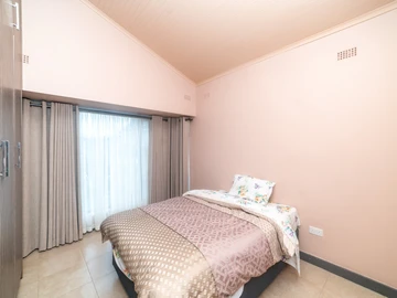 3 Bedroom Flat & Apartment