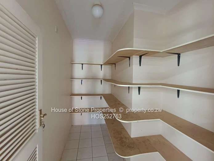 Luxurious Family Home – Folyjon Glen Lorne Sale