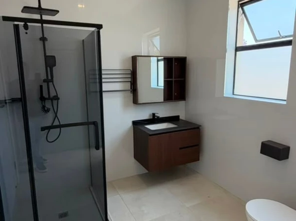 3 Bedroom Flat & Apartment