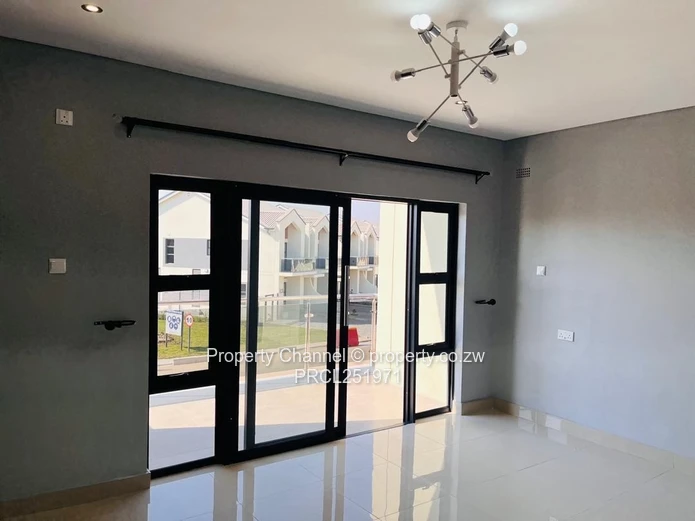 Madokero 2-Bed Flat - Pool, Borehole & Balcony