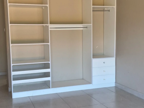4 Bedroom Flat & Apartment