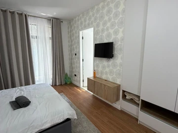 4 Bedroom Flat & Apartment
