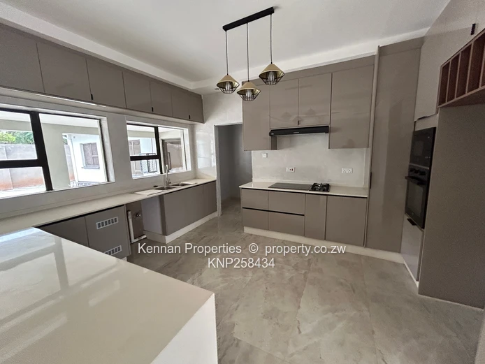 Luxury Modern Living – Close To Westgate Shopping Centre