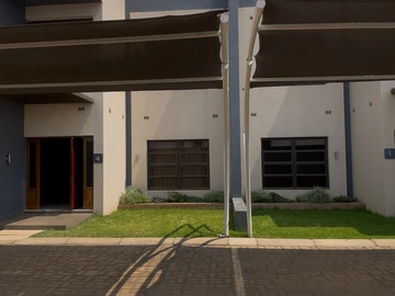 3 Bedroom Flat & Apartment