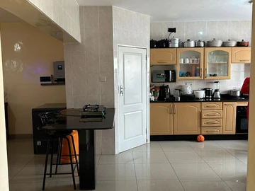 4 Bedroom Flat & Apartment