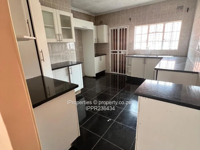 3 Bedroom Townhouse for Sale in Bluff Hill