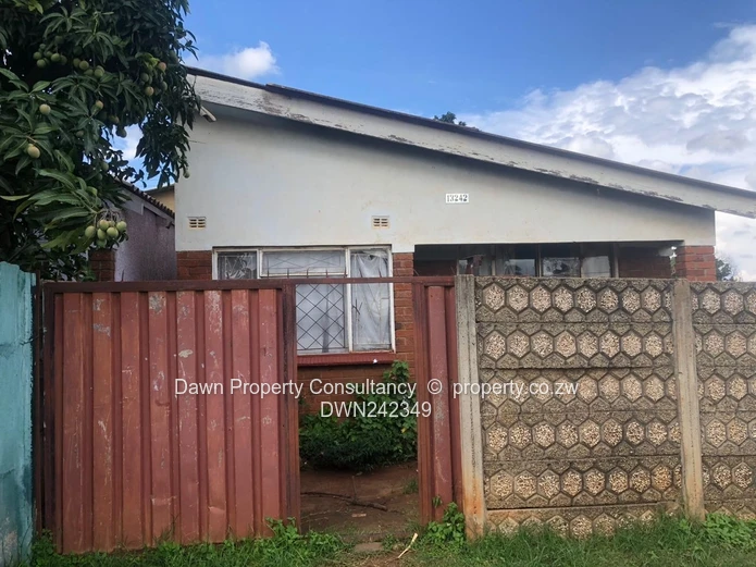 Cozy 3-Bed Kuwadzana Home with Verandah, Walled Yard