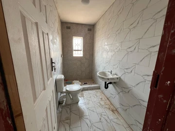 2 Bedroom Flat & Apartment