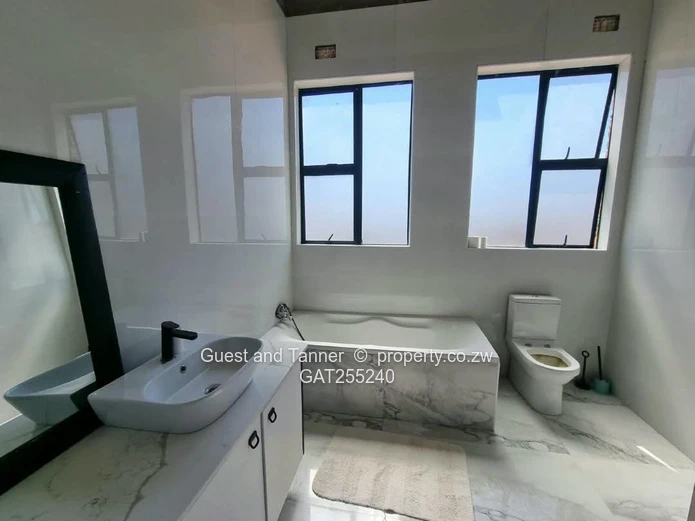 7-Bedroom House for Sale in Matsheumhlophe, Bulawayo with Title deed 