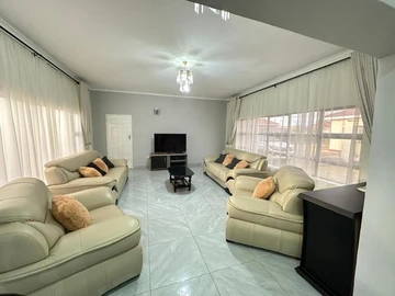 3 Bedroom Flat & Apartment