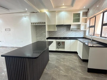 3 Bedroom Flat & Apartment