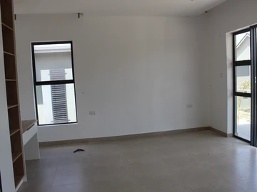 4 Bedroom Flat & Apartment
