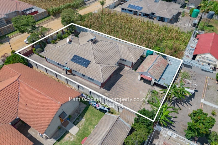 Charming Family Home In Zimre Park