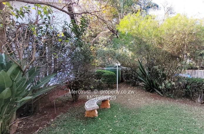Spacious, immaculate garden flat! (Sole Mandate)