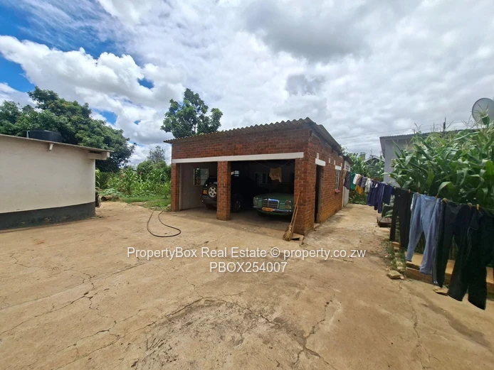 Eastlea Prime Property for Sale suitatble for Offices!