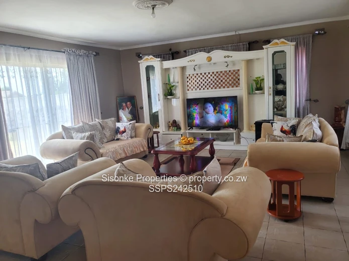 Walled 4-Bed Home Zimre Park — Borehole & Driveway