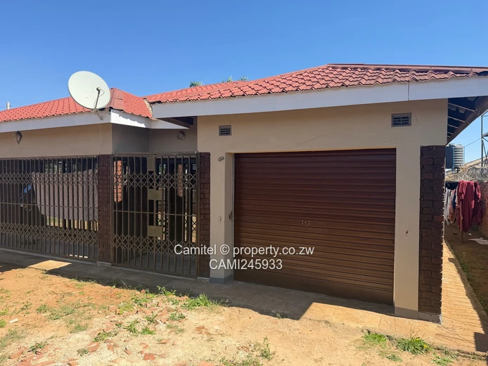 Modern 4BR/3BA Home in Madokero - Borehole & Garage (Sole Mandate)