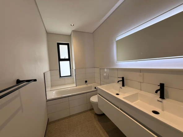 3 Bedroom Flat & Apartment