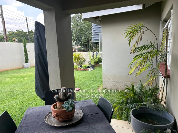 Charming Unit in sought after Highlands Park