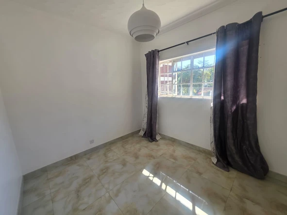 2 Bedroom Flat & Apartment