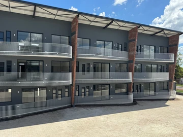 2 Bedroom Flat & Apartment