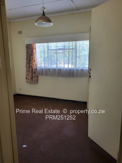 Kensington 5-Bed Walled Home, Garden, Verandah & Garage
