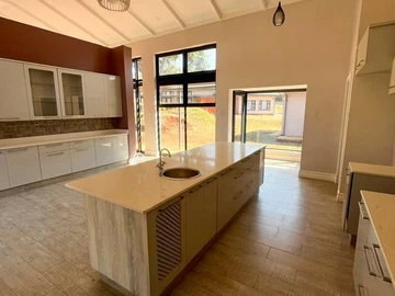 4 Bedroom Flat & Apartment