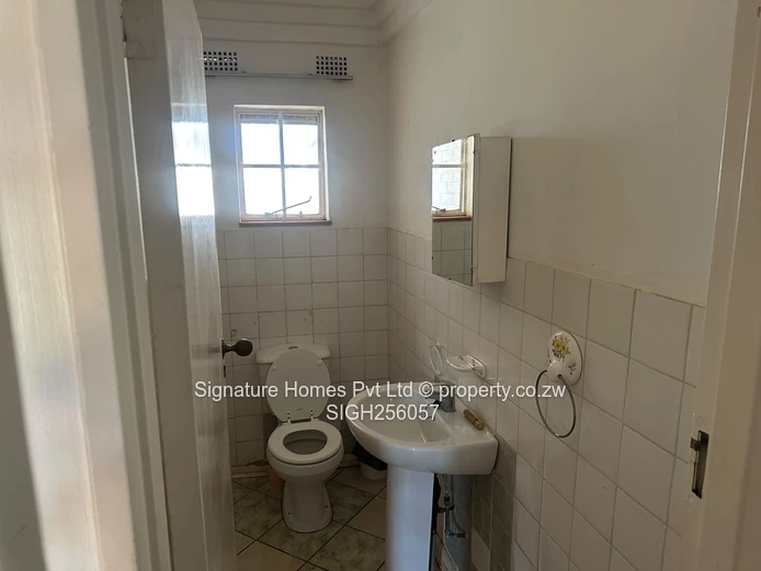 5 Bedroomed House For Sale - Good Location (Sole Mandate)
