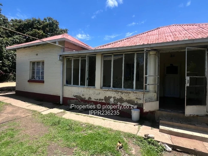 Prime 2,187sqm Property with Main House & Cottage