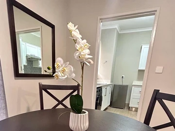 2 Bedroom Flat & Apartment