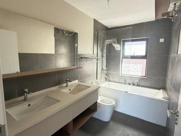 3 Bedroom Flat & Apartment