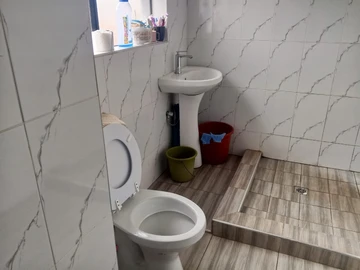 2 Bedroom Flat & Apartment