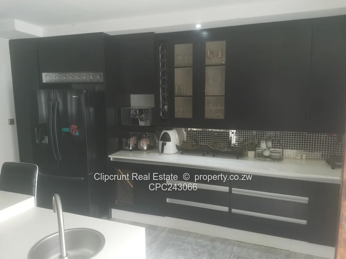 Ashdown Park - Neat and Modern House For Sale