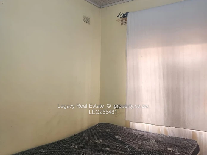 Solid Cottage with Borehole & Modern Kitchen — Zimre Park For Rent.