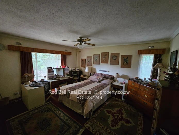 Free standing 3-bedroom townhouse in well-established complex