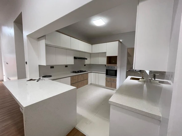 4 Bedroom Flat & Apartment