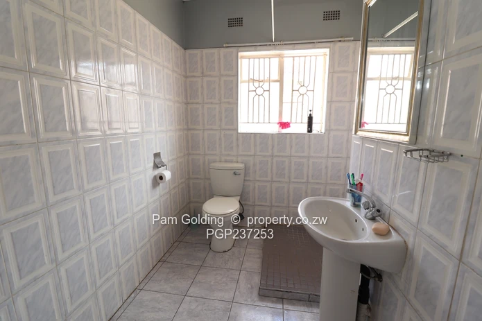 House for sale in Waterfalls/Picnic Park Area (Sole Mandate)