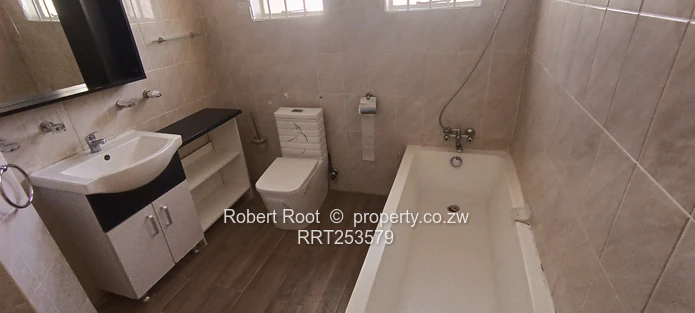 4 bed family home in Greystone Park