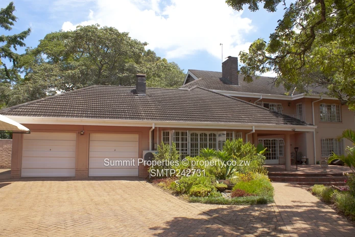 Luxury 6-Bedroom Residence – Ridgeway North