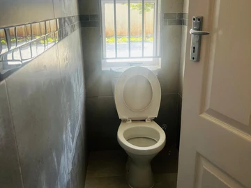 4 Bedroom Flat & Apartment