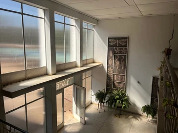 3 Bedroom Flat & Apartment